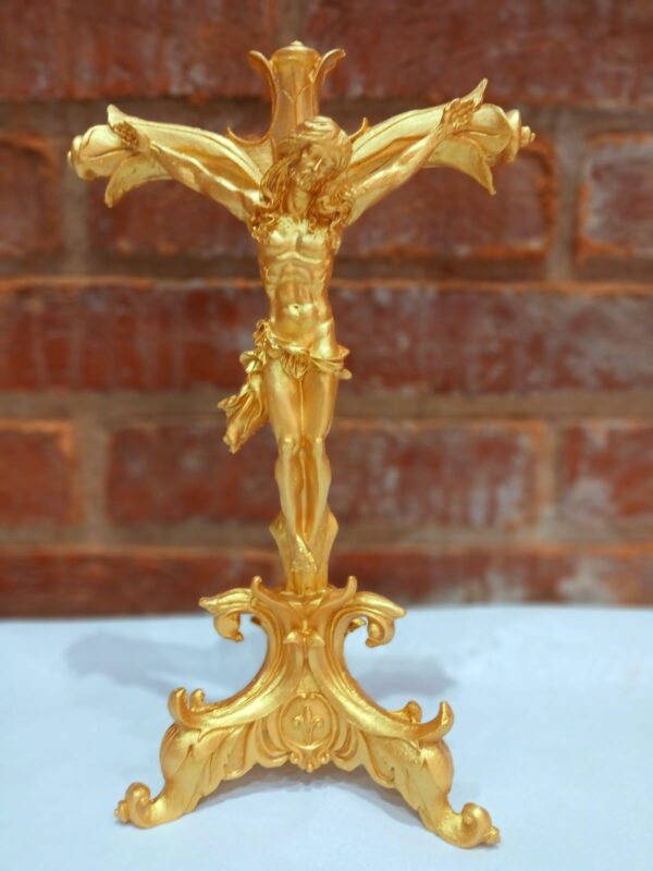 Crucifixo dourado